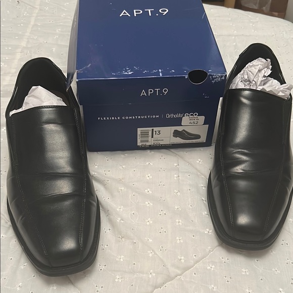 NWOT size 13 Apt. 9 Men's Classic Black Loafers - Picture 1 of 8